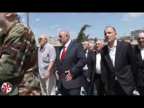 გიორგი კვირიკაშვილმა და კობა კობალაძემ გმირთა მემორიალი გვირგვინით შეამკეს