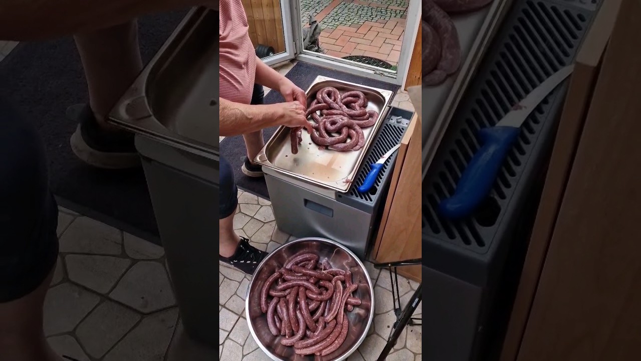 Rehwild Bratwurst selbst Gemacht - YouTube