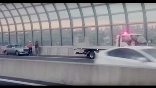 珍しい赤色灯の緊急トラックとJAFと故障車。Failure vehicles and highway.Osaka / Japan.