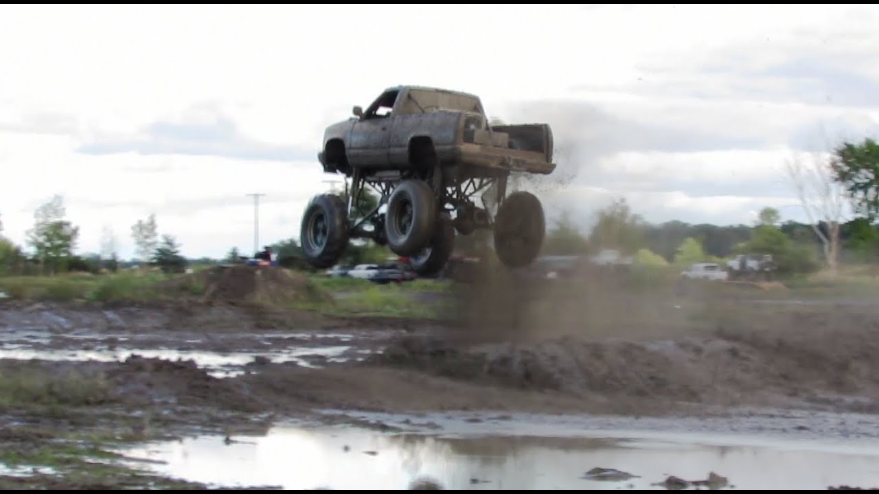 Blue Chevy Free Style At Country Compound Mud Bog - YouTube