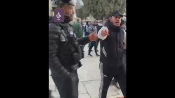 جزء من صلاة الفجر في المسجد الأقصى بعد اقتحام قوات الاحتلال الإسرائيلي