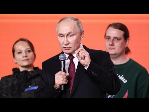 Владимир Путин вручил премию «Волонтер года»