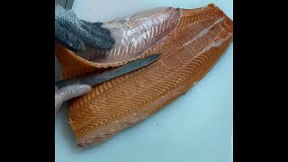 Шеф- повар из Японии разделывает форель / лосось на филе за 2,5 минуты