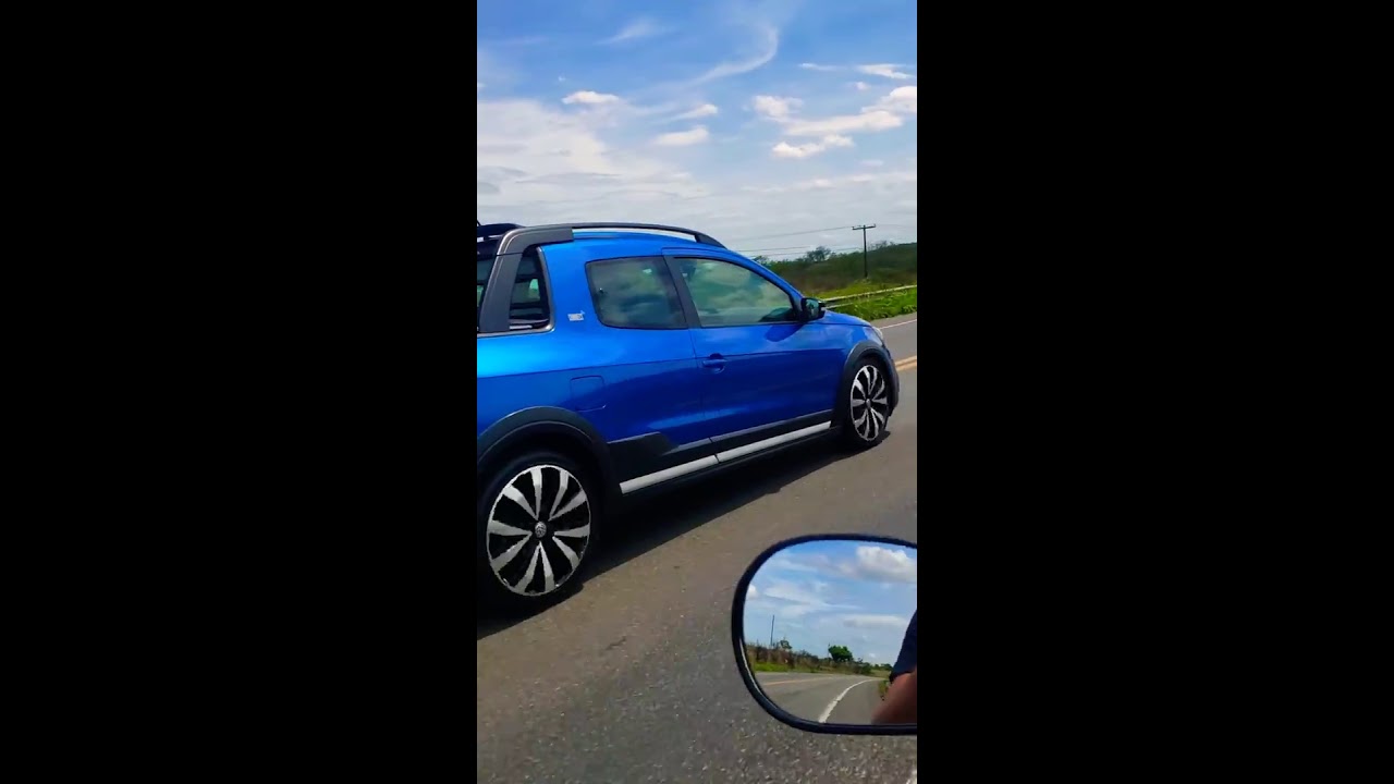 Saveiro Cross azul com rodão 18