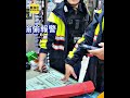 熟客偷拍！結帳裝講電話 偷拍背心女店長 #shorts