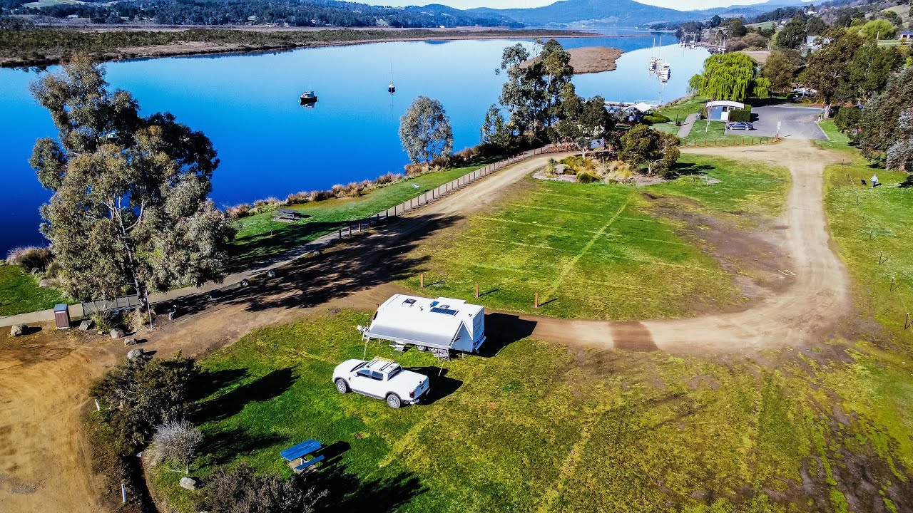 Удобное место для автодома Franklin Friendly, рекреационный комплекс Gordan Foreshore, горы Хартц...