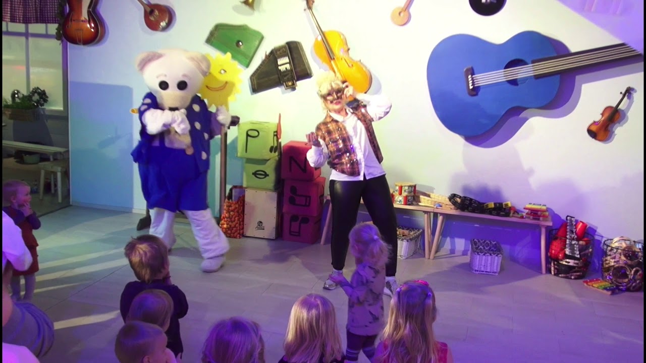 Ti-Ti Nalle: Suuri laulusatukirja - Ti-Ti Nallen naamiaiset