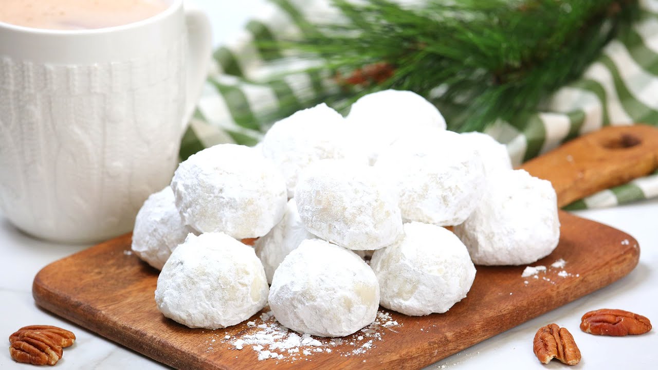 Holiday Snowball Cookies | Easy + Delicious Christmas Baking | The Domestic Geek