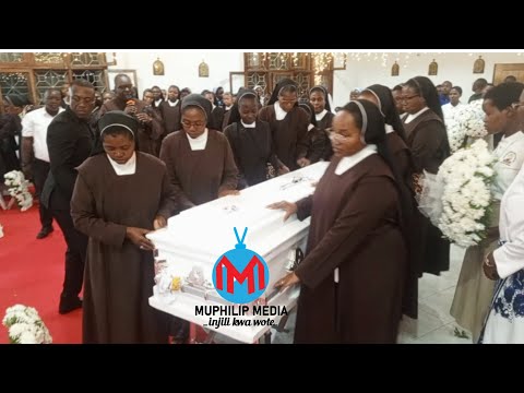 HATIMAYE MIILI YA MASISTA WETU IKASHUSHWA NA KUINGIZWA KANISANI KWA HESHIMA KUBWA