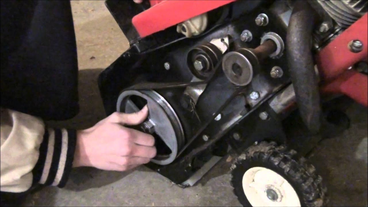 Toro S-200 belt change - YouTube