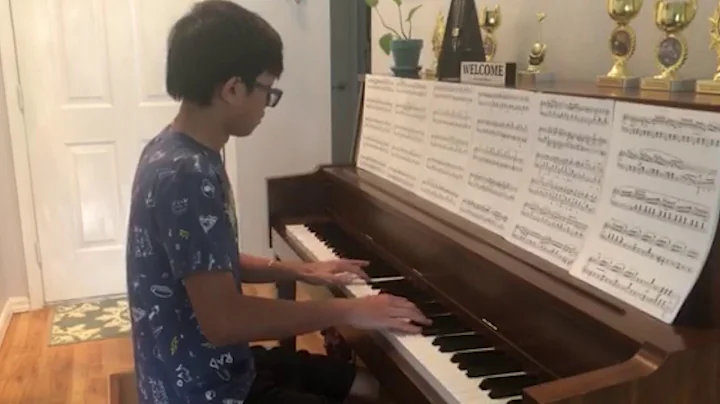 Travis Tran plays Chopin Grande Valse Brillante Op...