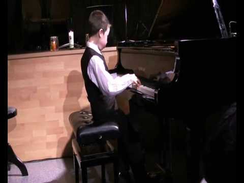 Daniel Lesko (8) spielt Chopin Valse a moll BI 150