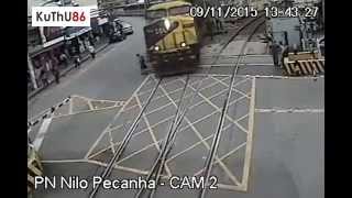 Download Lagu Kakek ini berjalan santai saat kereta berada disampingnya MP3 Download Lagu Kakek ini berjalan santai saat kereta berada disampingnya MP3
