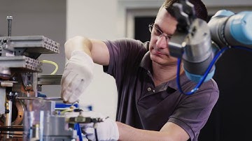 Flexible cobots at Hofmann Glastechnik