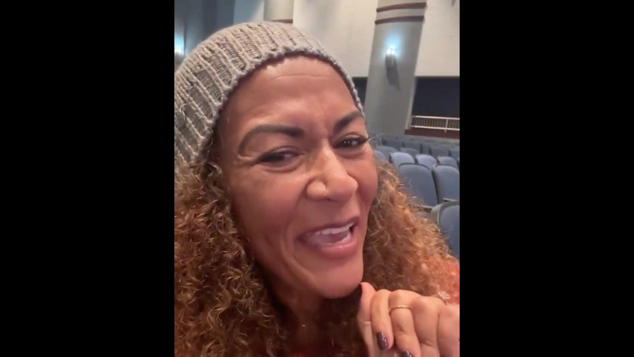 John Amos Daughter Shannon Sings "Good Times" Theme Song At His Memorial Rehearsal! 🗣