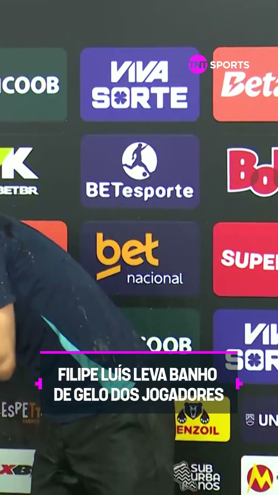O FILIPE LUÍS FOI CAMPEÃO E LEVOU O CLÁSSICO BANHO DE GELO! KKKKKKK #shorts