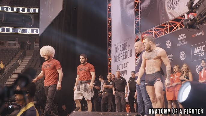 Após caos, Nurmagomedov vence Iaquinta e é o novo campeão peso