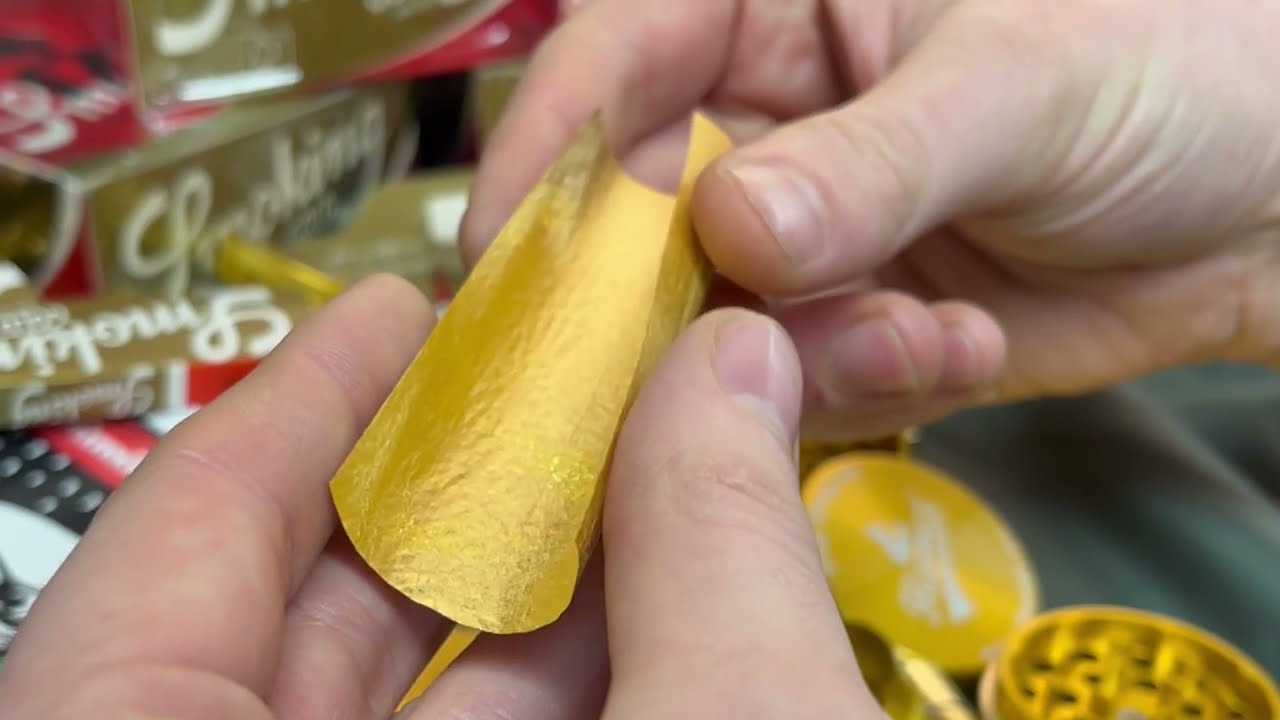 Grasscompany.com - Royal Rolling Single Gold Paper Deluxe |  24K Gold Rolling Paper