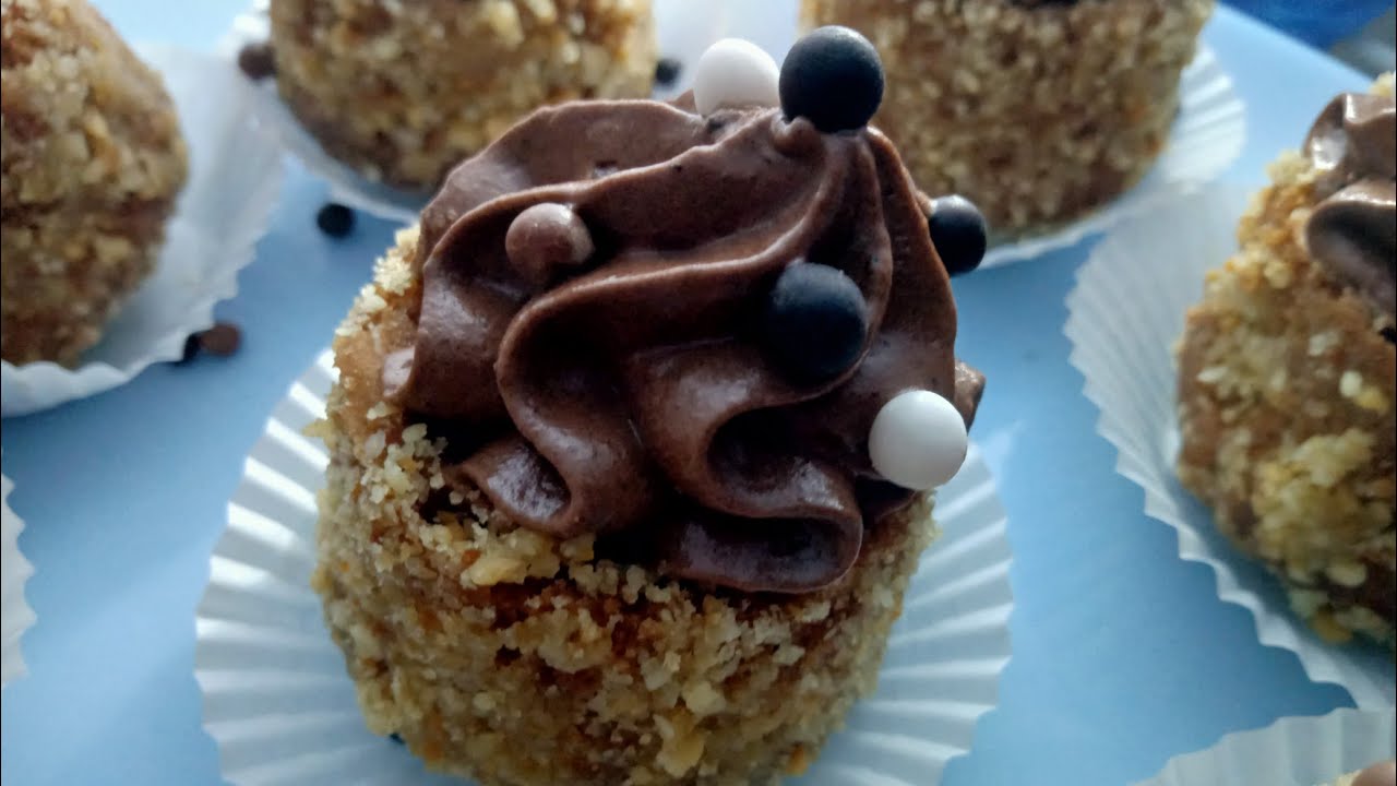 ميني كيك او الكيك الفردي بنكهة النيسكافي  جاني خفيف والبنة خيالية وطريقة تحضير الغناش لتزيين الكيكات