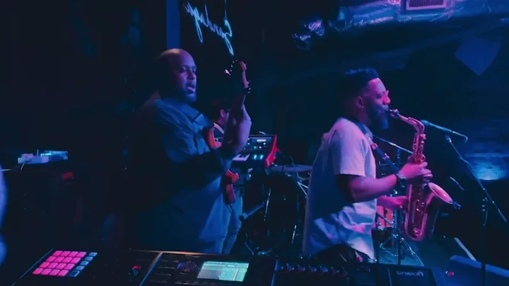 So Beautiful (Live) - Vandell Andrew