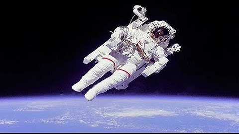 1984-02-07: First Flight Manned Maneuvering Unit