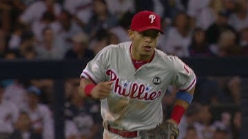 PHI@SD: Hernandez makes tough grab, spinning throw