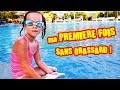 AMANTINE NAGE DANS LA PISCINE SANS BRASSARD - PREMIERE LECON de NATATION d