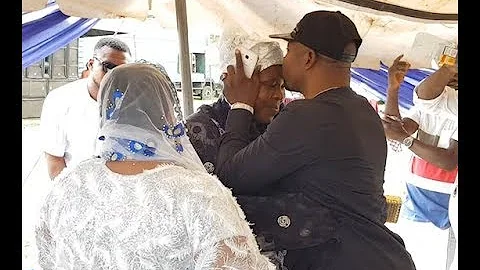 Madam Saje storms in style as Mc Oluomo kiss her at Dayo Amusa father's Burial Ceremony in Lagos.