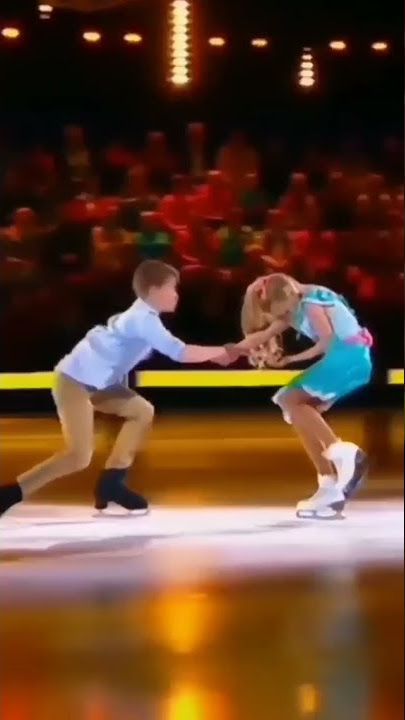 ice skating dance with two beutiful dancer's 😘🥰💜💕💕💕🌹✨🤗😜😉🔥🥸