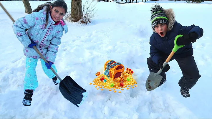 Heidi & Zidane बाहर खेल रहे हैं। वास्तविक जीवन में समुद्री डाकू खजाना | Hindi kahani