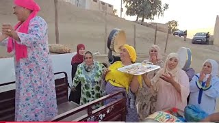 وفيقو يالي كتعطيوه رزقكم راه المعيور فيكم 😂😂😂