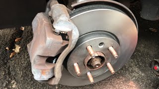 Vauxhall/Opel Astra (J/MK6) Front brake pads replacement