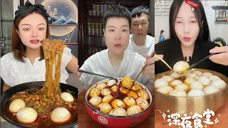 Fried Eggs And Noodle Soup With Spicy Sauce Noodles Eating Show