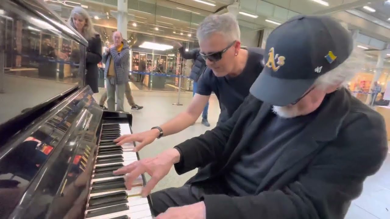 Veteran Bluesman Delivers An Awesome Performance - YouTube