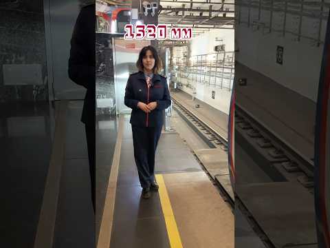 София, а где юбка, почему в форменных штанах? #izmetro #изметро