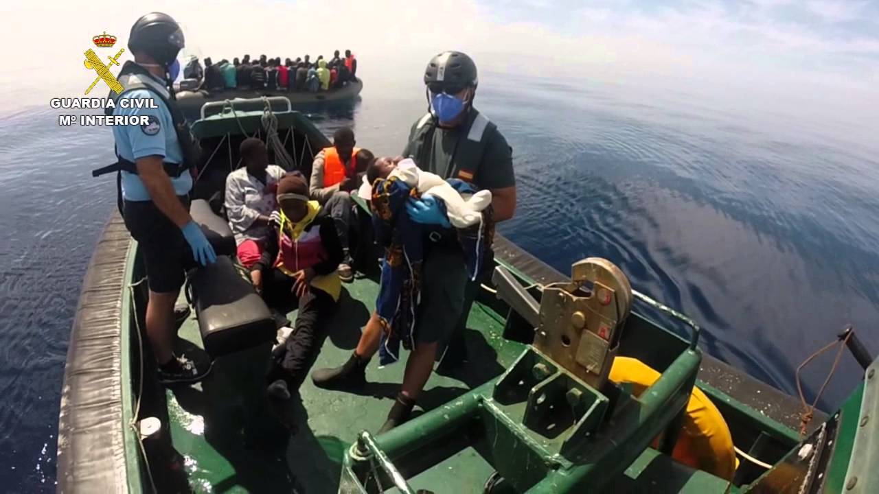 Rescate inmigrantes Almeria Guardia Civil - YouTube