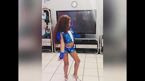 Florence Paka komparem vido by Myra