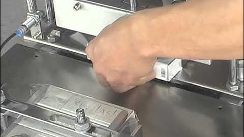 Semi Automatic 3D Box Cellophane Wrapping Machine For Biscuit Tridimensional Cellophane Packer