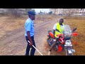 Police akipatana na mzee wa nduthi kichwa mbaya