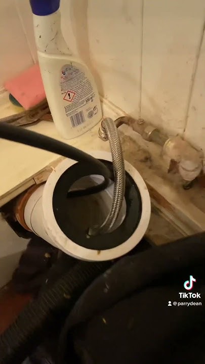 blocked-upstairs-toilet-no-visible-soil-and-vent-pipe-blockeddrains