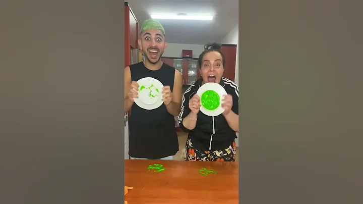 PAINT PRANK ON MOM! 🤯 #shorts