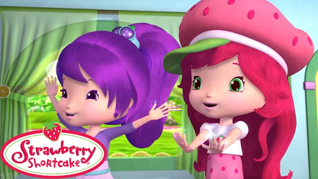 Strawberry Shortcake 🍓 The Shiny Painted Nails! 🍓Berry Bitty Adventures