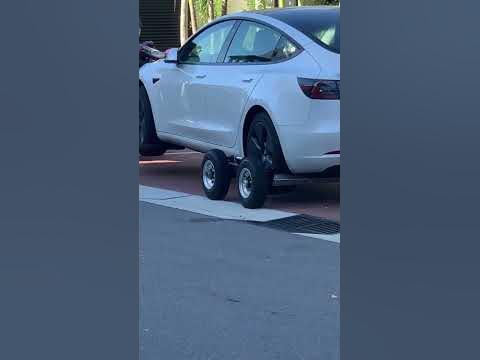 Tesla getting towed - YouTube