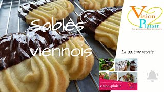 La confection des sablés viennois