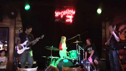 chloe k playing I love rock'n'roll