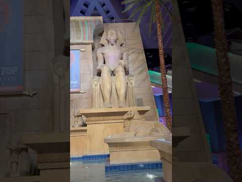 Barra de casino con láminas de piedra natural flexible iluminación led cálida