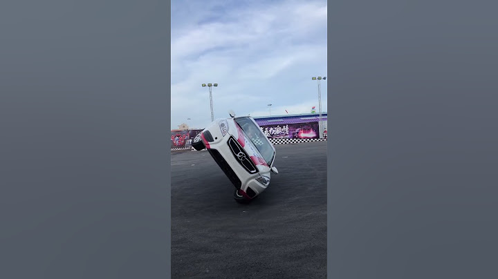 After practicing for two years, I finally became the legendary blade overtaking # car # fun # hot