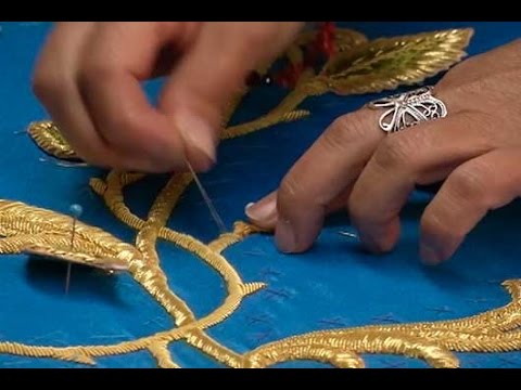 Listo el vestido bordado de la Virgen de la Caridad en Huamantla - YouTube
