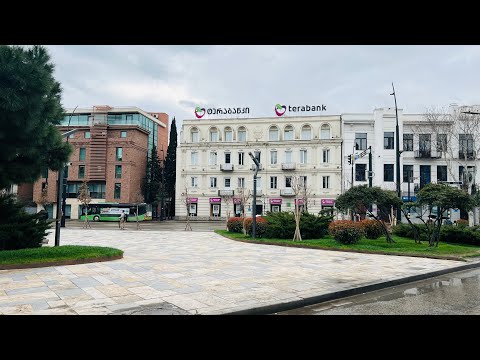 Тбилиси. С Авлабара направляемся к площади Героев. Дождливый день.