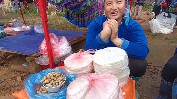 Can Cau market phiên chợ hấp dẫn nhiều chó giá rẻ.